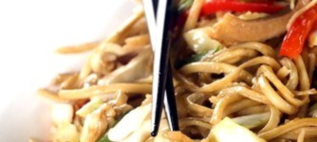 Маринованные овощи с соевым соусом, чесноком и чили