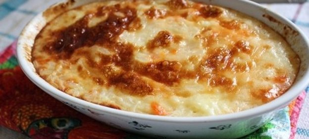 Рисовая запеканка с творогом, курагой и цукатами