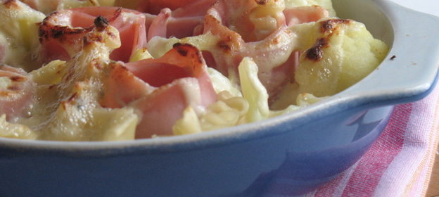 Паста с ветчиной и цветной капустой «Розовый сад»