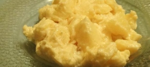 Творожная масса сладкая с изюмом и морской капустой.