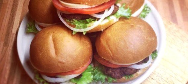 Бургеры из индейки с сыром сулугуни