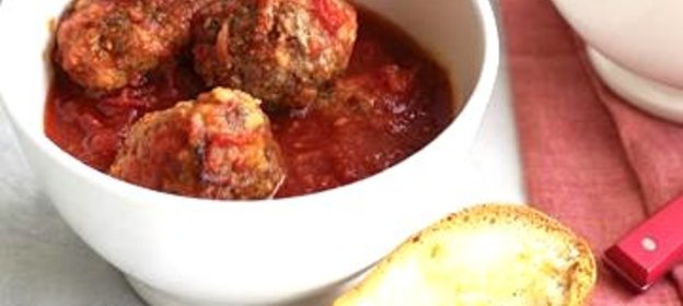 Фрикадельки с чесночным хлебом