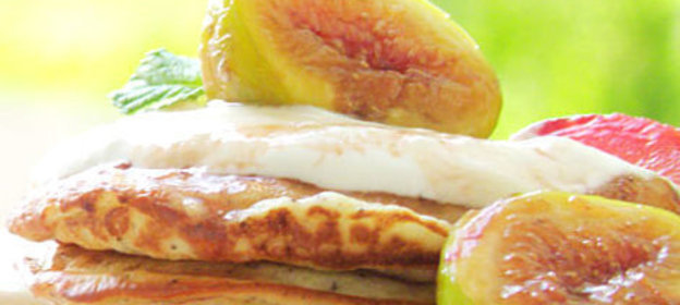 Банановые оладьи с инжиром