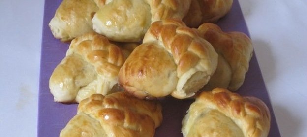 Булочки с начинкой из чернослива и яблок