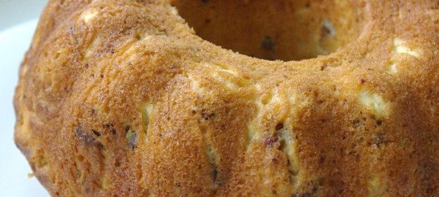 Сметанный кекс с грецкими орехами