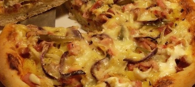 Пицца с ветчиной и картофелем