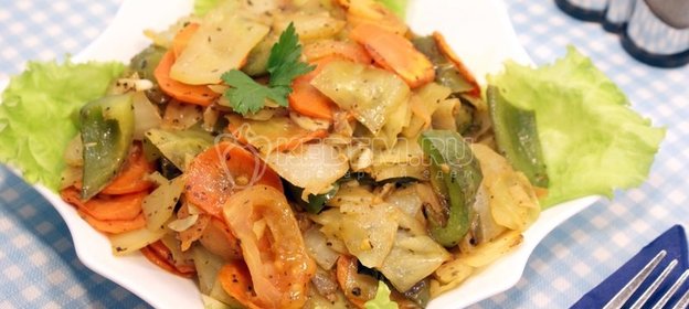 Тушеная капуста с овощами