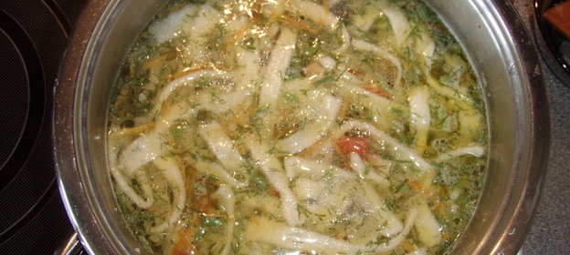 Домашняя лапша на настое укропа