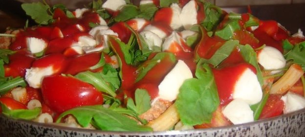 Домашняя паста с фрикадельками и моцареллой