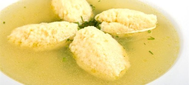 Овощной бульон с манными клецками