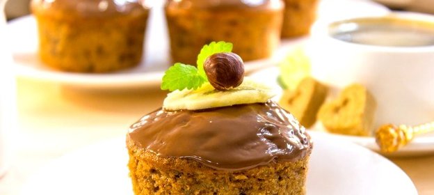 Шоколадные кексы с бананами и фундуком