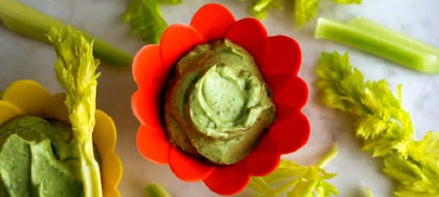 Соус из авокадо и базилика