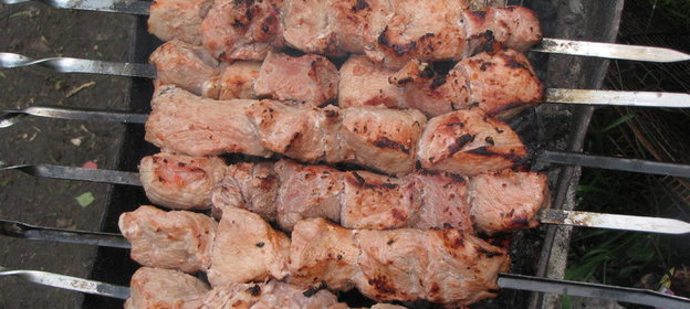 Домашние колбаски и яйца в желе