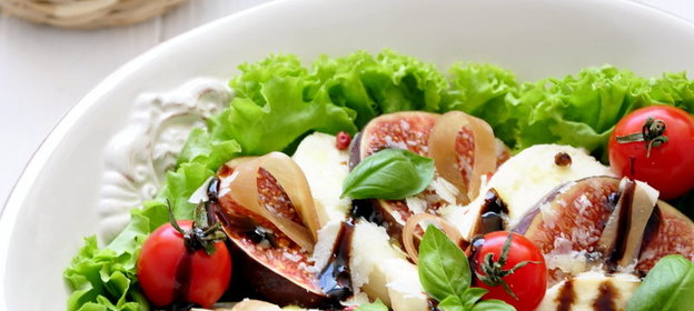 Салат а-ля капрезе с инжиром