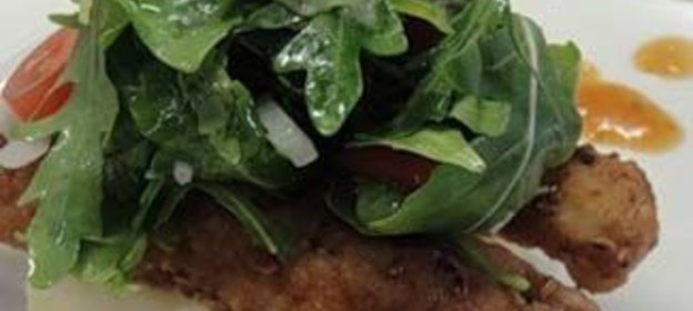 Филе морского языка с картофельным пюре и зеленым салатом