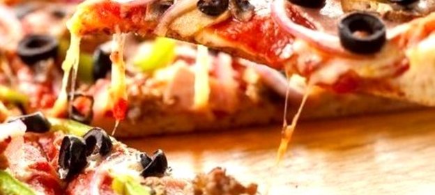 Пицца с тонкой хрустящей основой