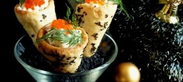 Салат с кальмарами,маринованным луком и яблоком.Три варианта подачи