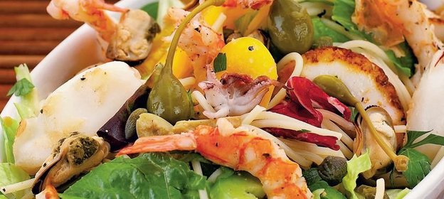 Морской салат со спагетти