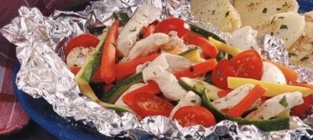 Овощи с курицей на гриле