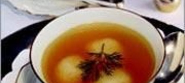 Бульон с манными клецками (нокелями)