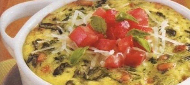 Запеканка из шпината с соусом песто