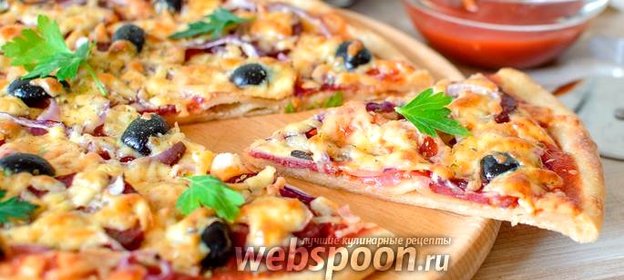 Пицца с колбасой и сыром