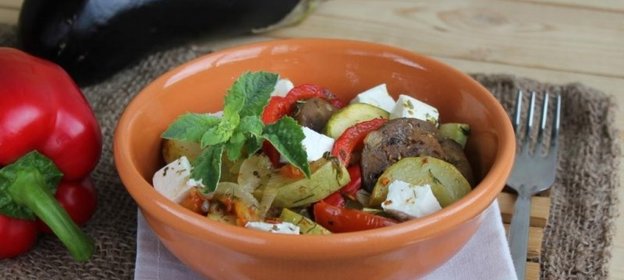 Тушеные овощи с брынзой