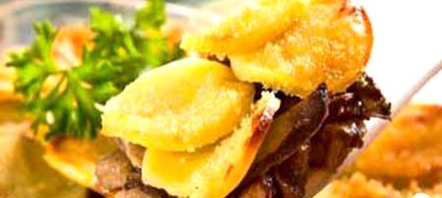 Картофельная запеканка с грибами и чесноком