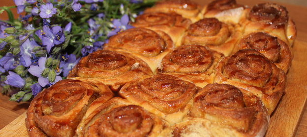 Нежные булочки с корицей