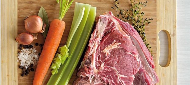 Мясной бульон с травами