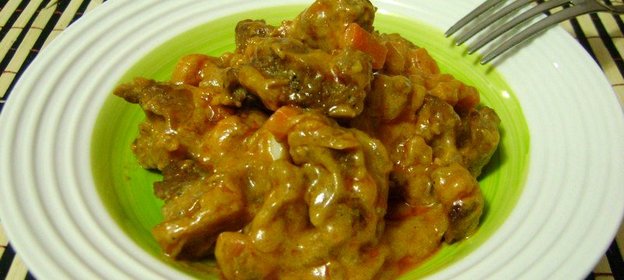 Говядина в сметанно-томатном соусе