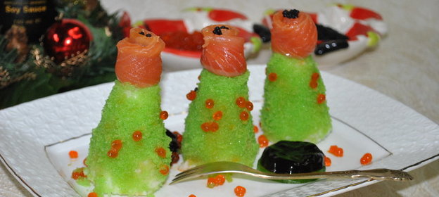 Новогодние закусочные пирожные и торт с желе из соевого соуса