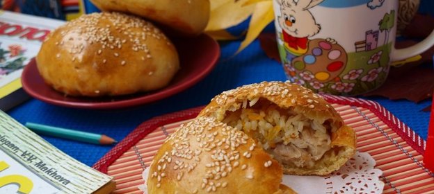 Плов с курицей в булочке