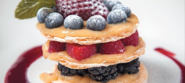 Мильфей с ягодами