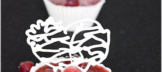 Корзинки из белого шоколада с клюквенным желе