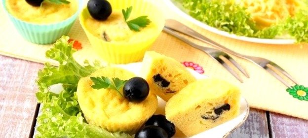 Кексы с сыром и оливками в микроволновке
