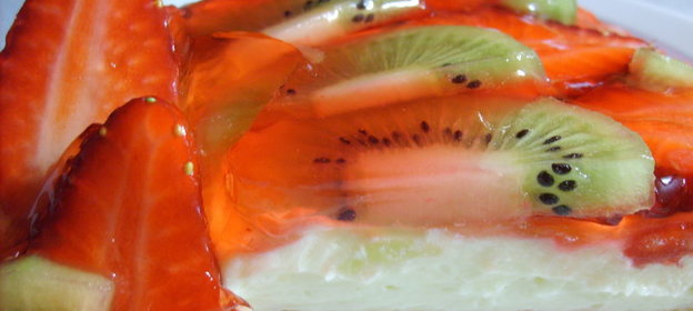 Торт-желе с киви и клубникой