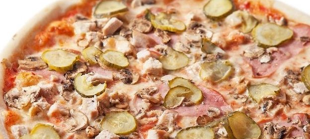 Пицца с курицей и ветчиной