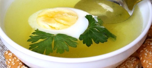 Бульон с яйцом