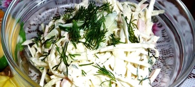 Салат капустный с колбасой