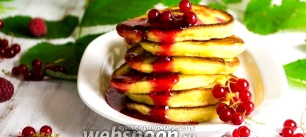 Манные оладьи с ягодами смородины