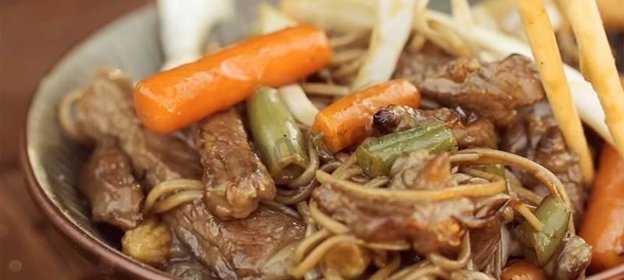 Лапша с соусом терияки и овощами