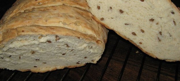 Сырный французский хлеб без сыра, но с семечками