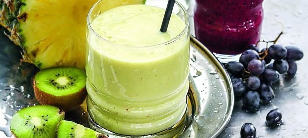 Смузи из ананаса и киви