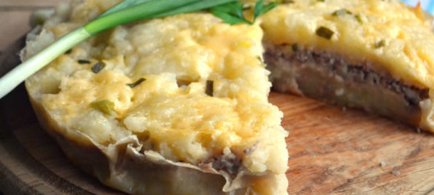 Мясная запеканка с картофельным пюре (в мультиварке)