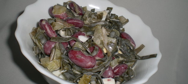 Салат из морской капусты и фасоли