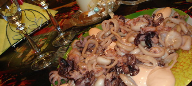 Закуска Морской коктейль под розовым соусом