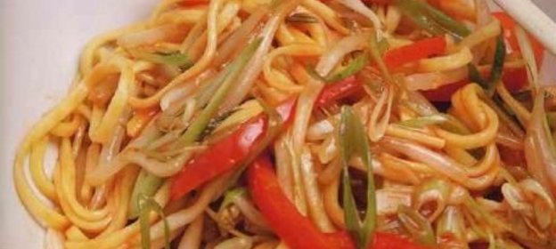 Яичная лапша с кисло-сладким соусом