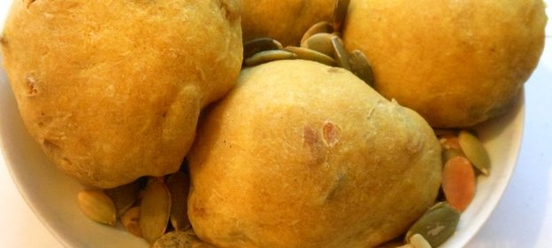 Булочки с карри и тыквенными семечками