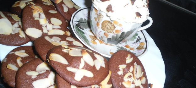 Кофе Мокко под кремом шантильи с печеньками-ракушками. Подарок для Оксаночки *ogiway*!!!